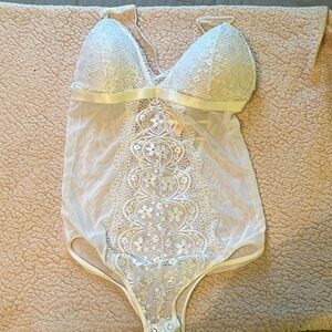 Lace white body suit